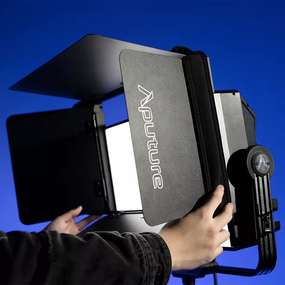 Aputure NOVA P300C Barndoors