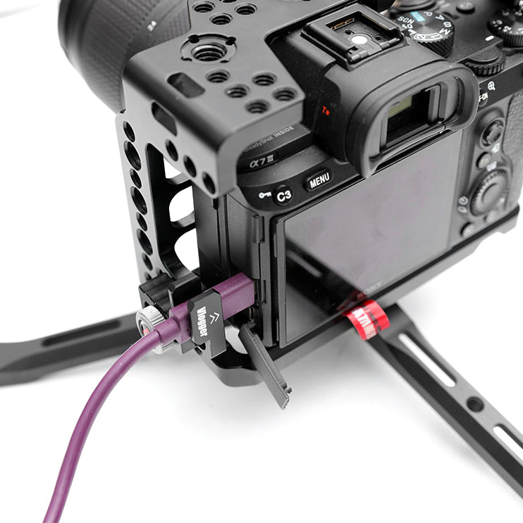 Vlogger HDMI and USB-C Cable Clamp Built-in Quick Adjust Screw